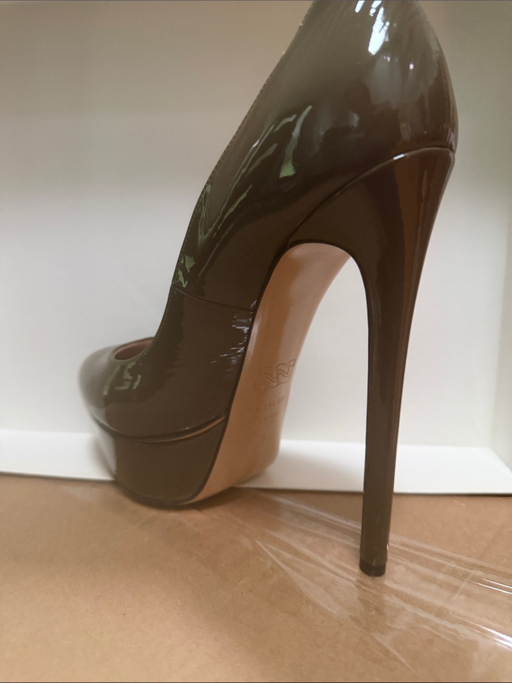 Casadei 100% calf leather Olive Green Patent Platform Pump SOLDOUT $1250 - Picture 7 of 15